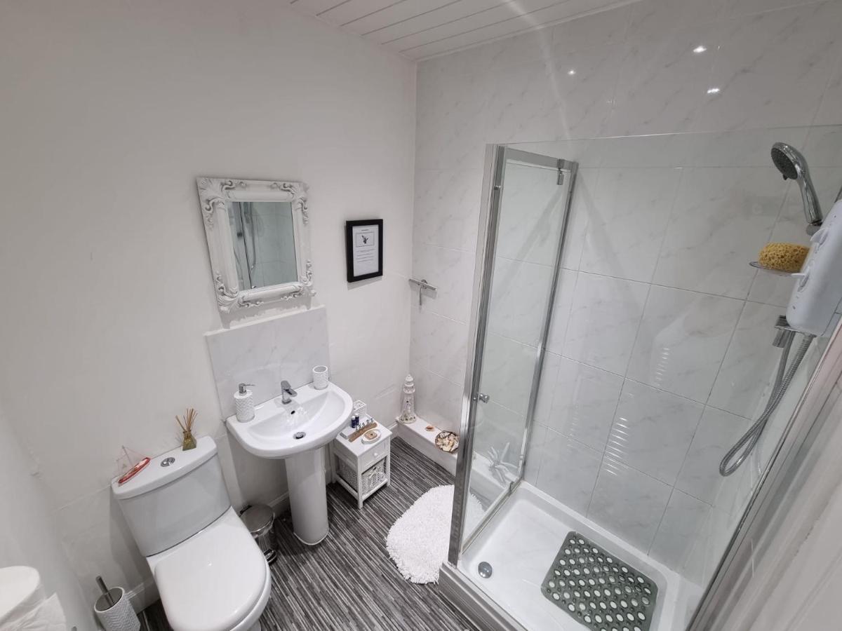 Rose Apartment 2-Bed Town Centre Apartment In แอร์ ภายนอก รูปภาพ