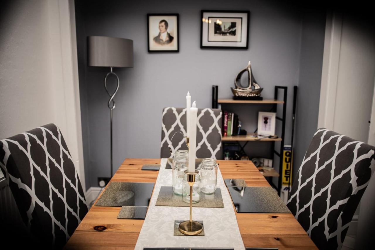 Rose Apartment 2-Bed Town Centre Apartment In แอร์ ภายนอก รูปภาพ