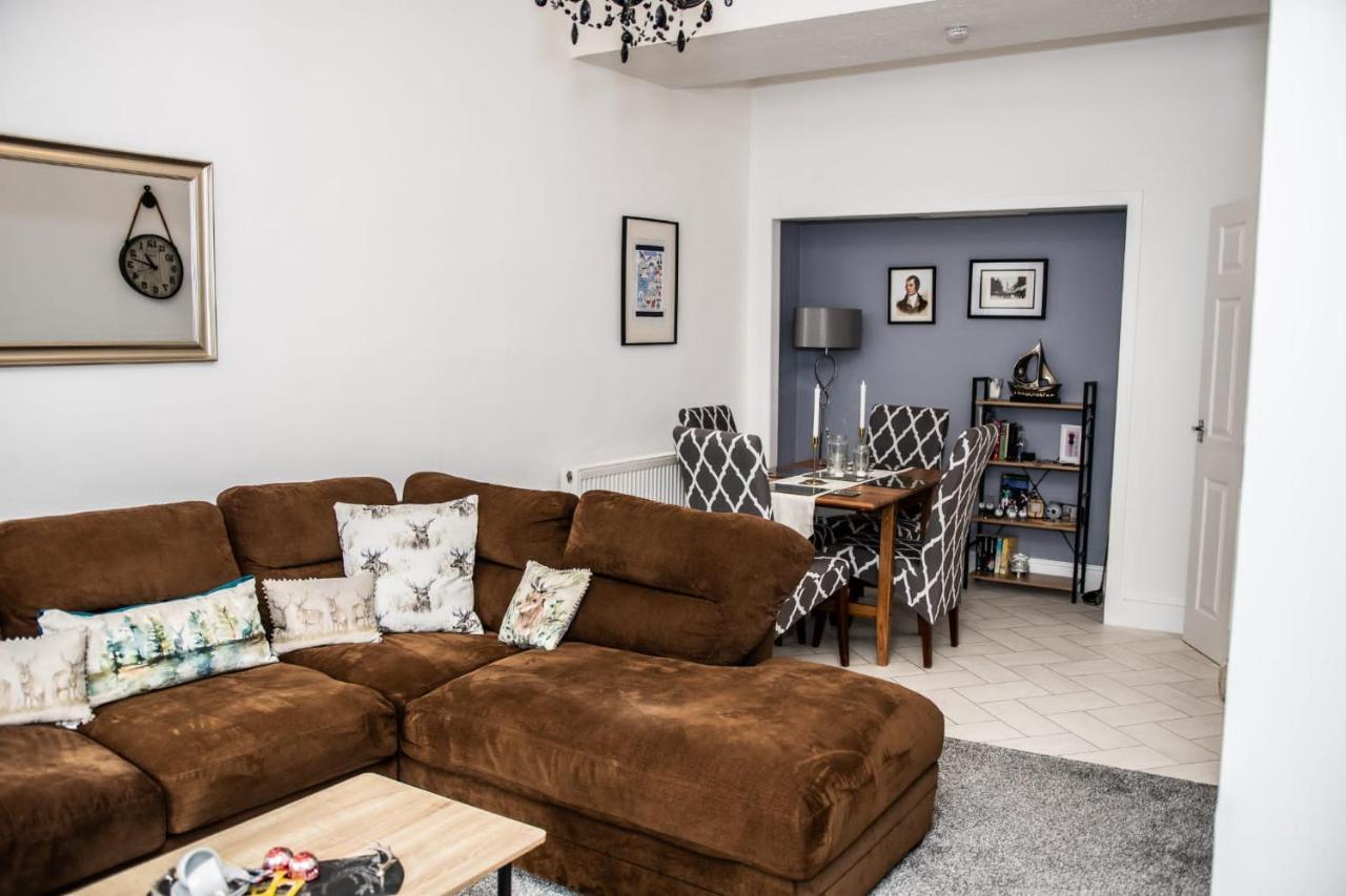 Rose Apartment 2-Bed Town Centre Apartment In แอร์ ภายนอก รูปภาพ